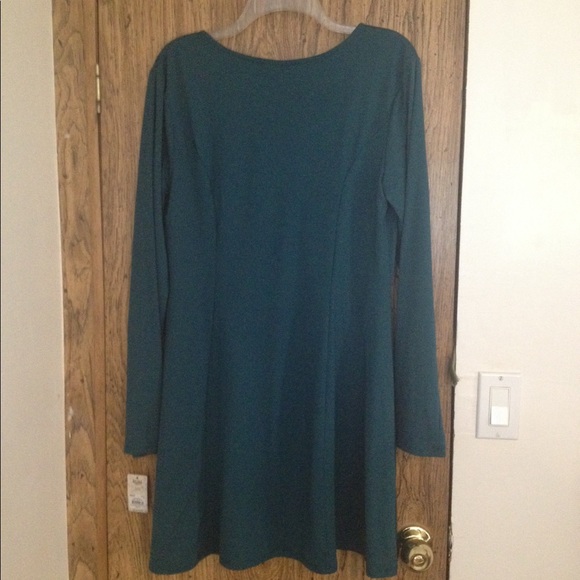 🌼 5 for $25🌼 Fit & Flare Cross Front Dress - Picture 5 of 6